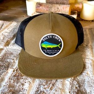 Salty crew hat, slightly used in good condition.